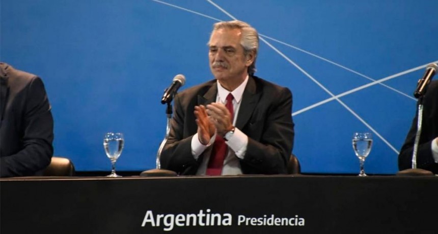 Alberto Fern&aacute;ndez en Santiago del Estero: "Es muy grato que una familia del Norte Grande sea la que reciba la vivienda 100.000"
