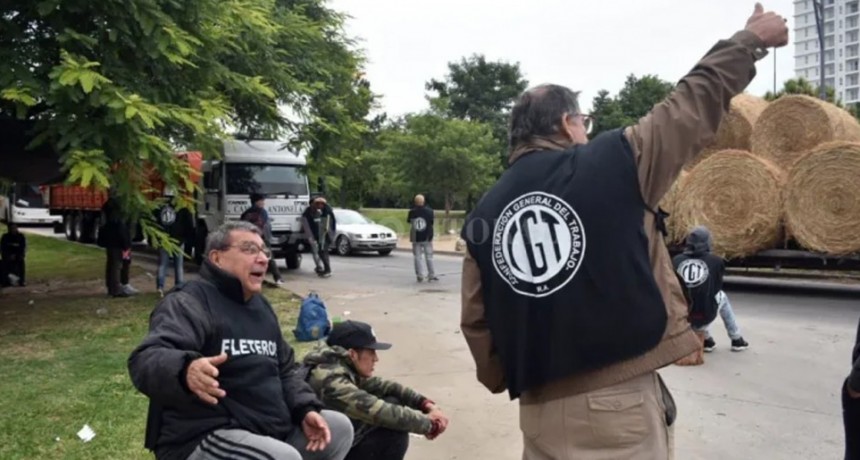 Es nula la descarga de cereal en terminales santafesinas a causa de un paro de fleteros