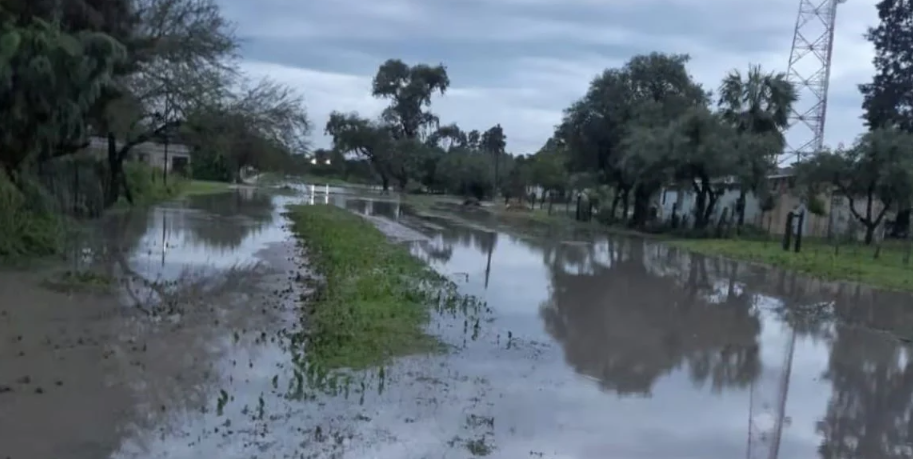 Pueblos del norte provincial están bajo agua tras lluvias que rondan los 200 milímetros