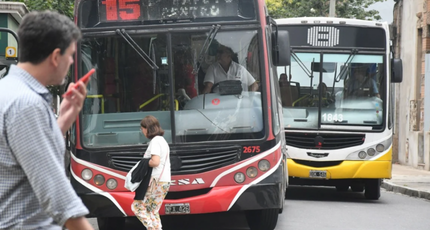 Se abonaron los sueldos a choferes y habrá servicio de colectivos urbanos en Santa Fe