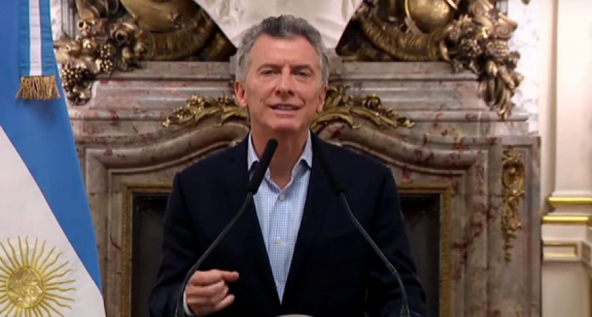 Yo adivino el parpadeo de las luces que encandilaron a Macri