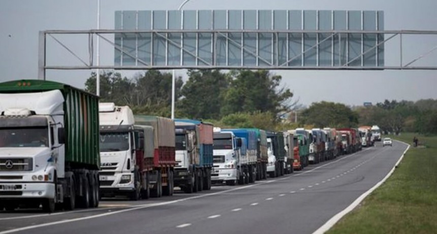 Una alerta en el transporte de cargas: por qué se podría paralizar la logística en plena cosecha