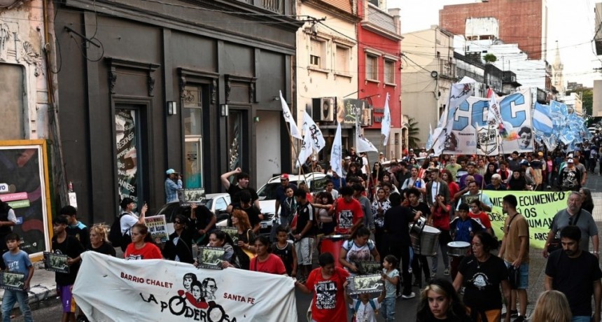 Santa Fe conmemoró los 22 años de la inundación con una marcha y carpa negra