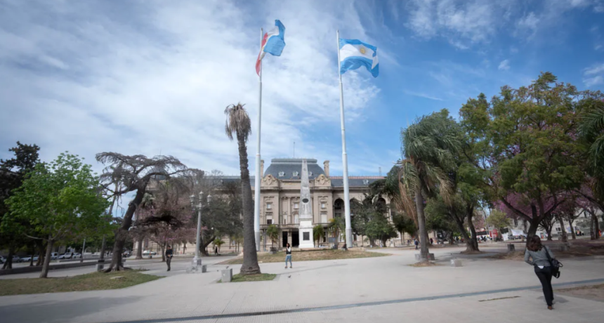 Acuerdo clave con Naci&oacute;n: Santa Fe recibir&aacute; $10.000 millones mensuales para sostener la Caja de Jubilaciones