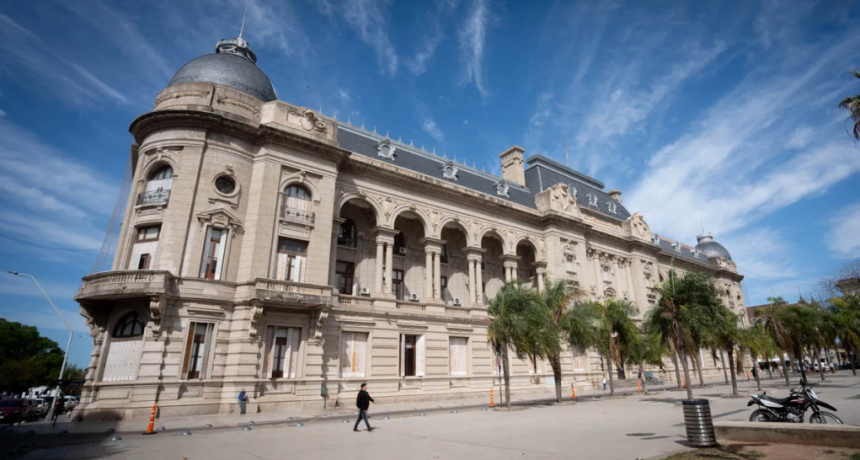 Plan de desendeudamiento para empleados p&uacute;blicos de Santa Fe: Provincia ultima detalles antes de su lanzamiento