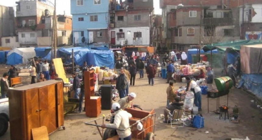 Casi el 50% de los j&oacute;venes de villas y barrios populares abandonaron la escuela