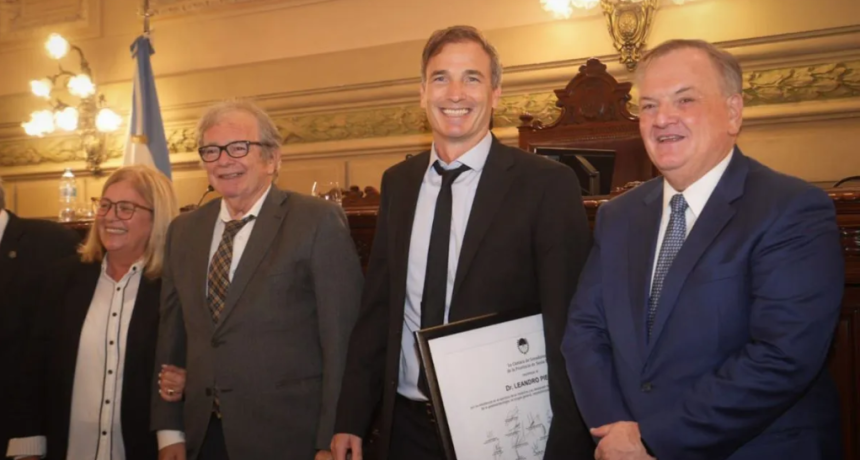 El Senado reconoci&oacute; al doctor Leandro Pierini: 