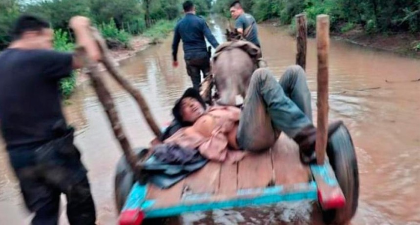 Monte Quemado: rescataron a un hombre en estado cr&iacute;tico tras quedar varado en plena tormenta