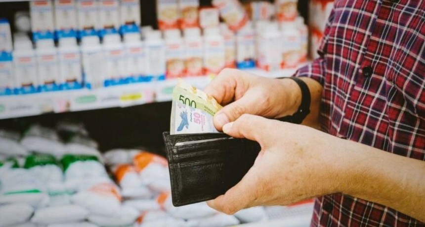 El consumo sigue en retroceso: caen las ventas en supermercados y mayoristas