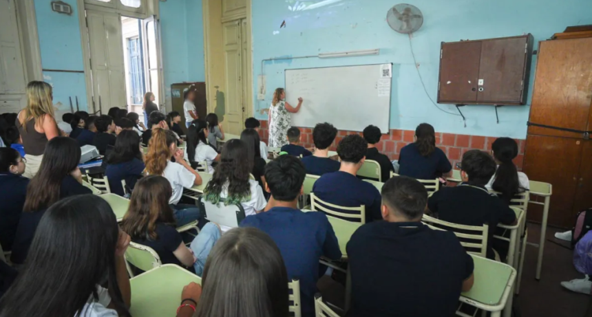 Asistencia Perfecta: m&aacute;s de 66 mil docentes, directivos, secretarios, preceptores y asistentes escolares cobran el incentivo mensual de marzo