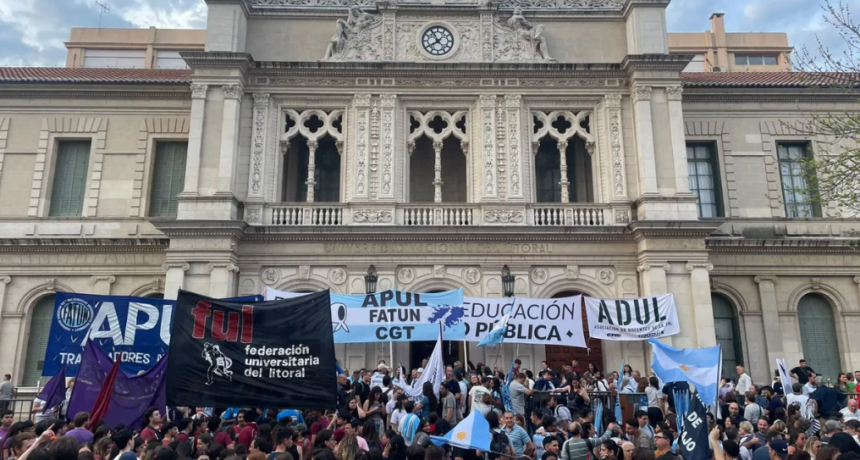 El dato que explica el paro universitario: los docentes perdieron 55% de poder adquisitivo en dos a&ntilde;os y medio