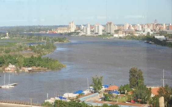 Desde el INA advierten que puede haber una fuerte crecida del río Paraná a fines de este año