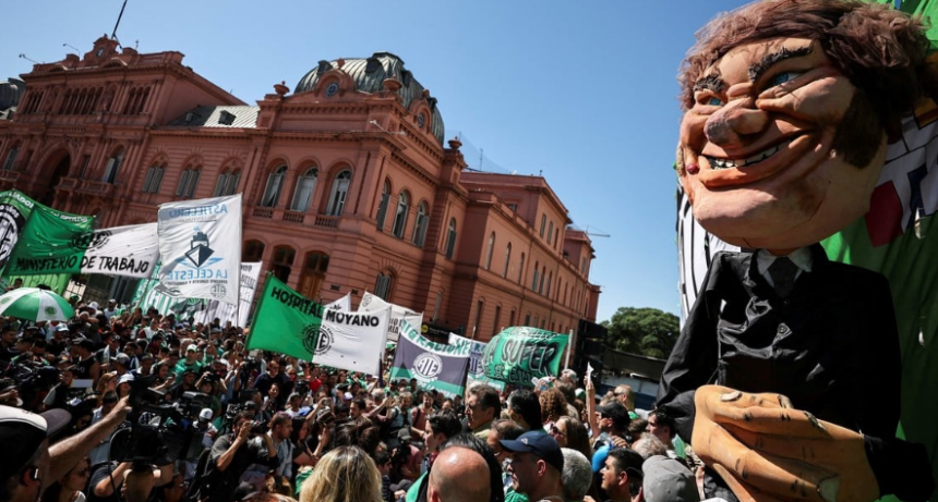 El Gobierno y la CGT endurecen posturas a días del paro general