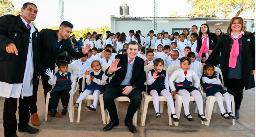 El gobernador Zamora entregó viviendas e inauguró obras educativas en Linton