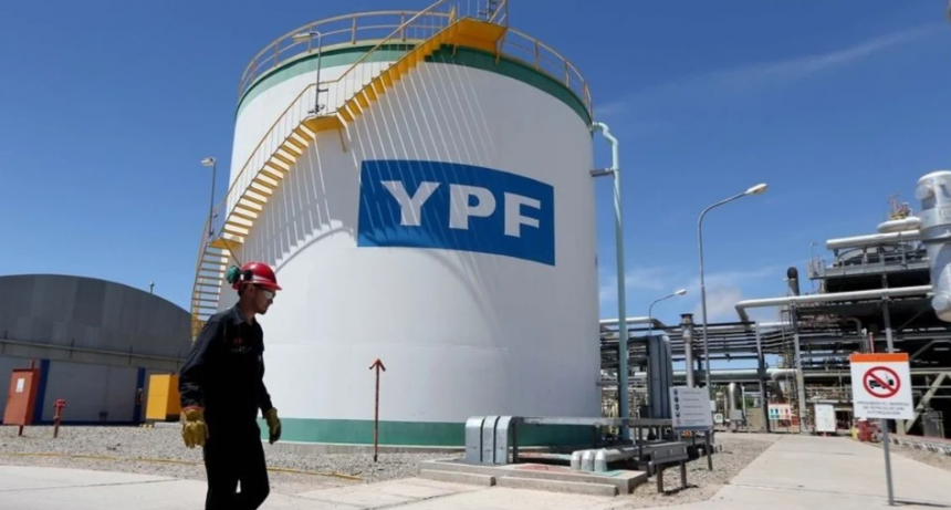 La Justicia de EEUU avanza con embargos de activos de la petrolera y reservas del BCRA