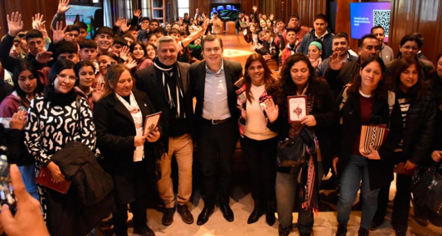 El gobernador Zamora compartió un grato momento con alumnos de cuatro departamentos