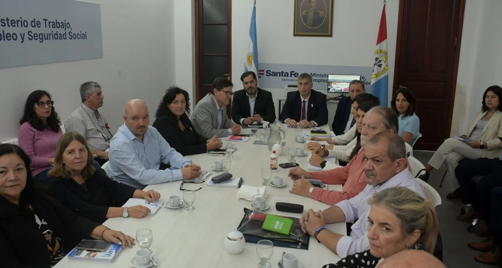 El gobierno también ofreció a los docentes un 8% de aumento trimestral con una garantía de $75 mil
