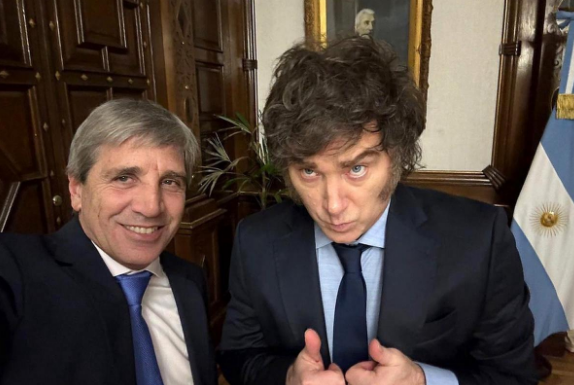 ¿El Gobierno insiste con la dolarización?