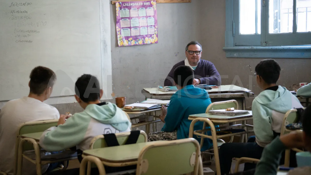 Asistencia perfecta: se conoció cuándo cobran el incentivo de abril los docentes, directivos, secretarios y preceptores de Santa Fe