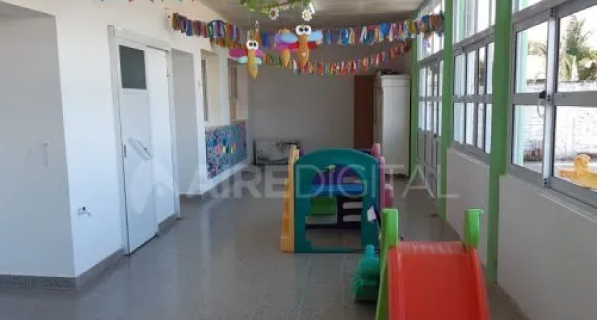 Celadores y auxiliares docentes de Santa Fe piden ser incluidos en el premio a la Asistencia Perfecta