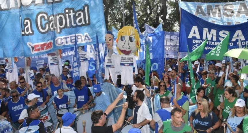 El paro docente de este miércoles se acompaña de acciones en toda la provincia