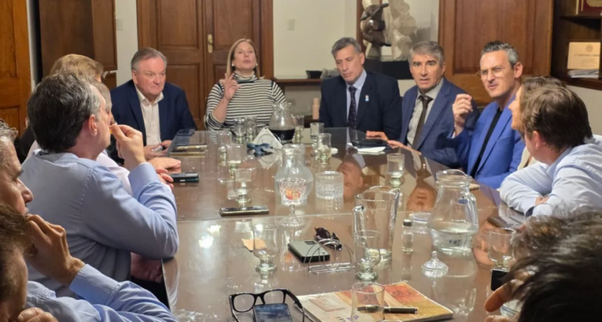 El Bloque de senadores de “Unidos” mantuvo una reunión de trabajo con los ministros Bastia y Olivares