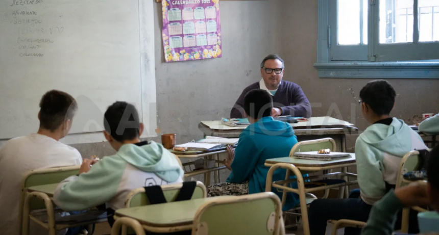 Asistencia perfecta: se conoció cuándo cobran el incentivo de abril los docentes, directivos, secretarios y preceptores de Santa Fe
