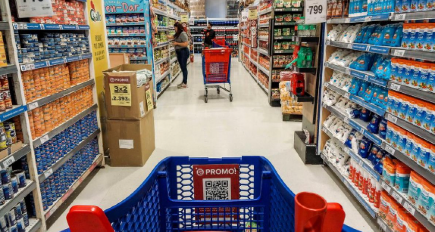¿Argentina, cara o barata? Un estudio compara precios con diez países