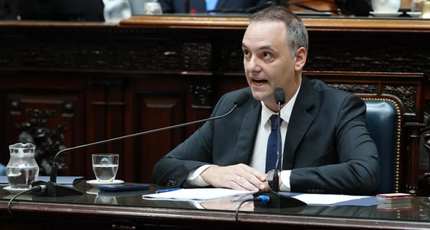 Tensi&oacute;n, militancia, libreto y conclusiones: lo que no se vio de la exposici&oacute;n de Manuel Adorni en Diputados
