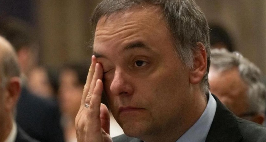 &iquest;Qu&eacute; mantiene a Adorni en el Gobierno?