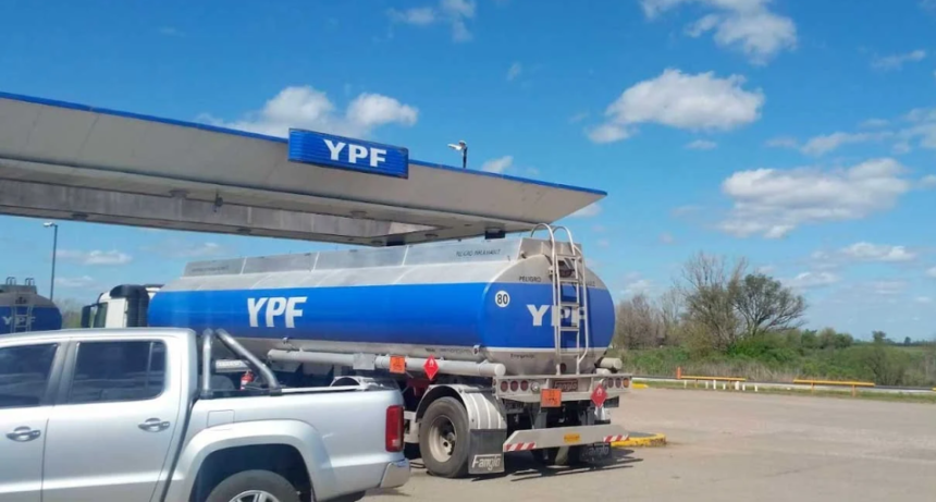 YPF define este lunes si vuelve a aumentar los combustibles tras el congelamiento de 45 d&iacute;as