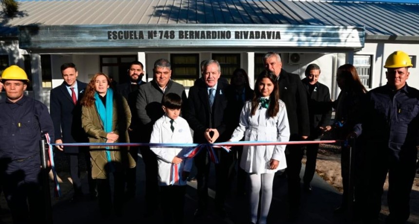 El&iacute;as Su&aacute;rez inaugur&oacute; obras en la Escuela N&deg; 748 de Villa Atamisqui y entreg&oacute; viviendas sociales