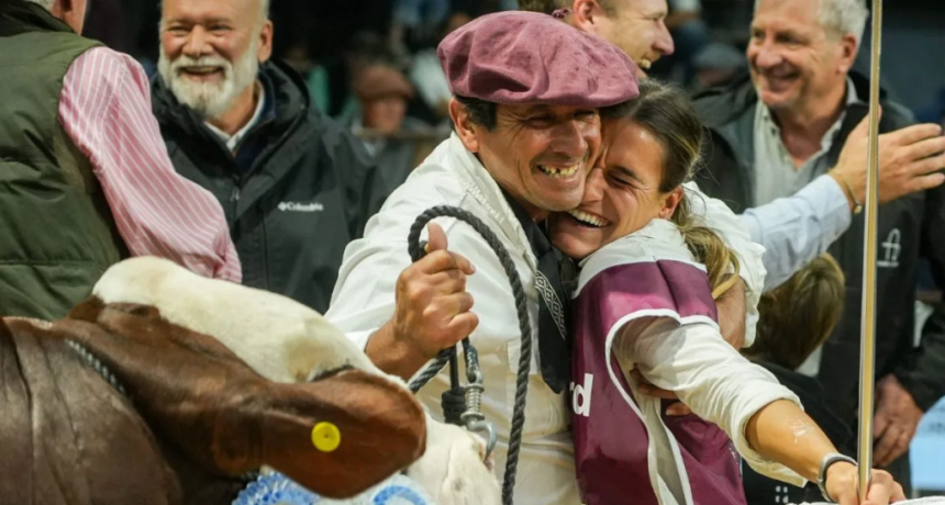 El Amargo peg&oacute; fuerte en Corrientes: un toro santafesino fue Gran Campe&oacute;n Braford