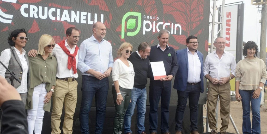 La empresa argentina Crucianelli y el grupo brasilero Piccin firmaron un acuerdo para la fabricación de sembradoras en el vecino país