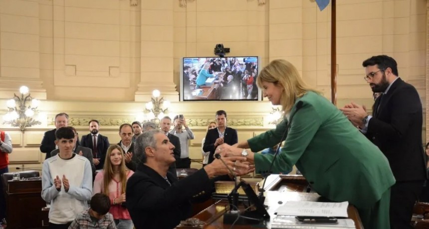 Todos los bloques del Senado homenajearon a Ricardo Kaufmann y su hijo asumió en su lugar