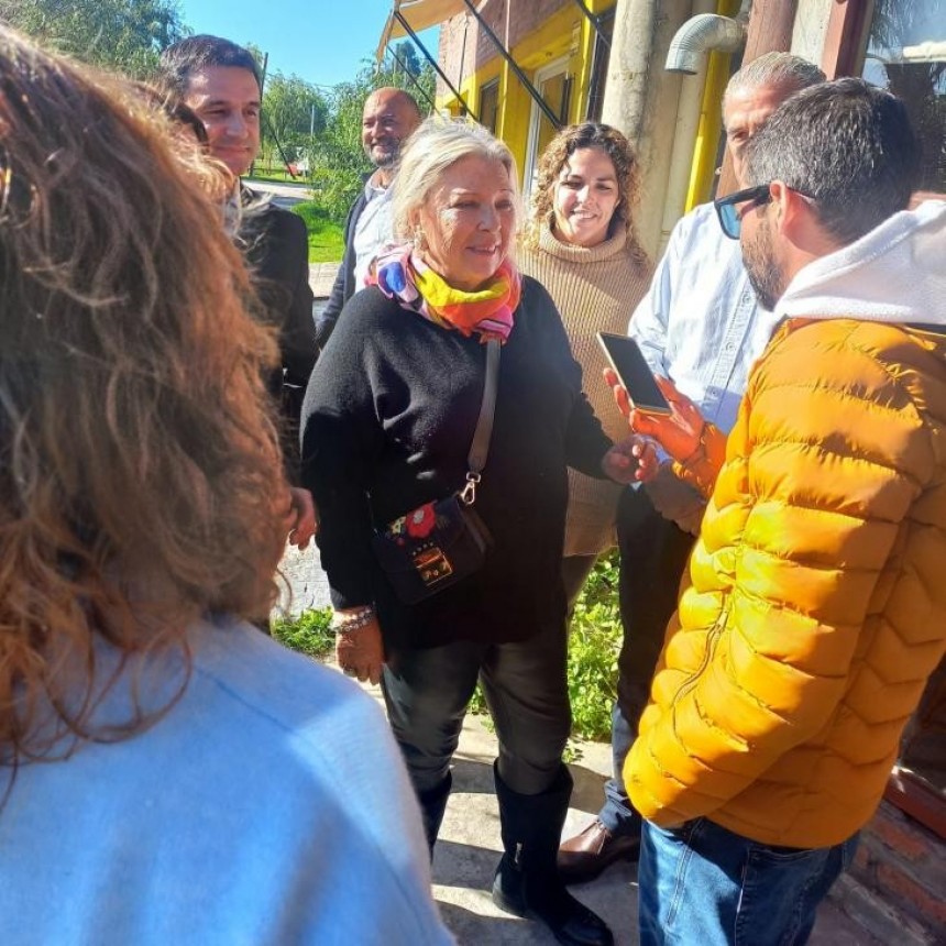 Carrió presentó a sus candidatos en Santa Fe y criticó a Losada: 