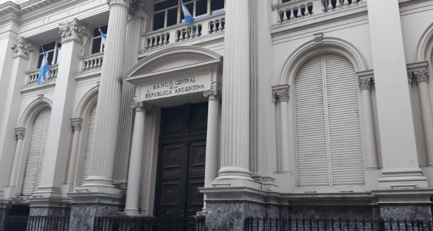 ¿Se detienen la baja de la inflación y la suba de reservas en el BCRA?