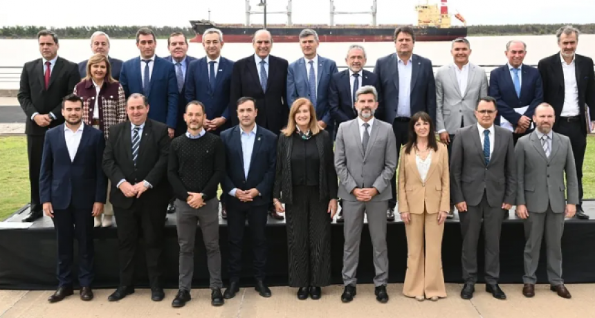 Subsidios al transporte: con la presencia de Juan Pablo Poletti, intendentes de todo el país viajan este martes al Congreso