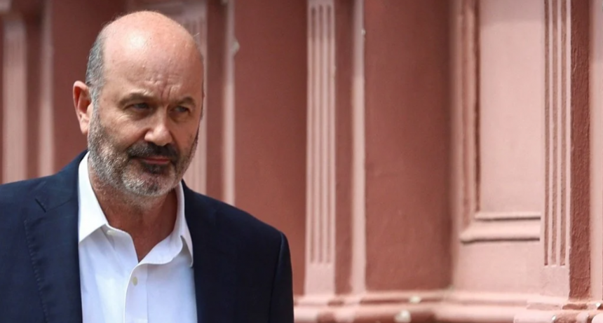 Aún sin cargo, Sturzenegger hizo de voz del Gobierno en el balance del primer semestre