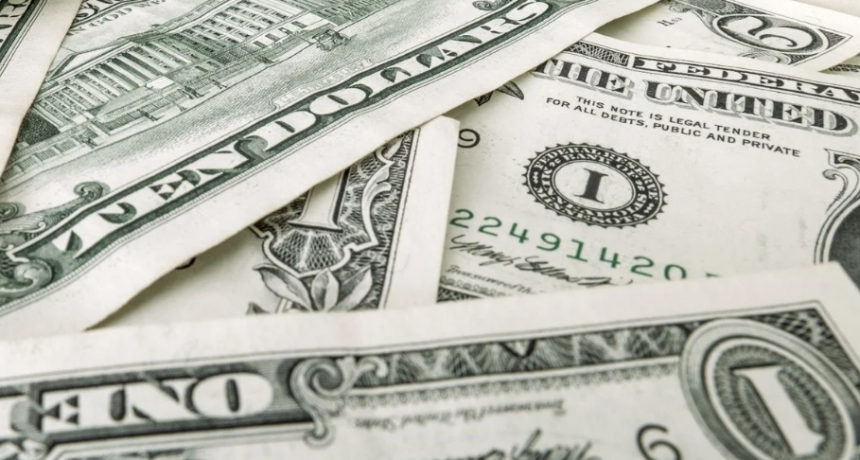 Fuerte salto del dólar blue, que tocó un nuevo récord: a cuánto cerró este martes
