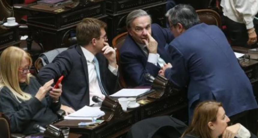 Ley Bases: ¿Se caen las privatizaciones de Aerolíneas, el correo y RTA?