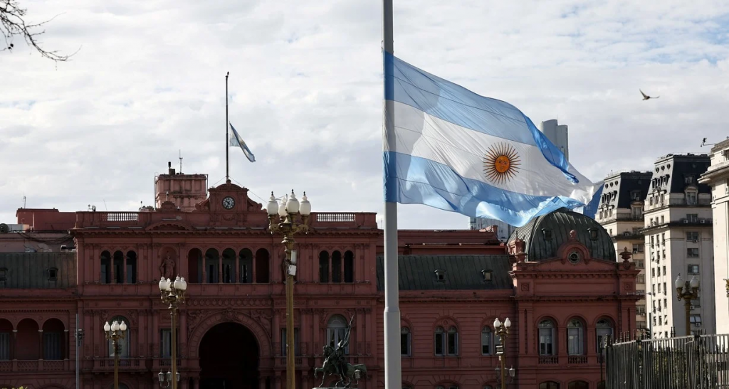 Casa Rosada prioriza el frente electoral y apura el plan de dolarización endógena