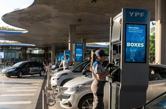 Aumentaron un 1% los precios de la nafta y del gasoil en todo el país