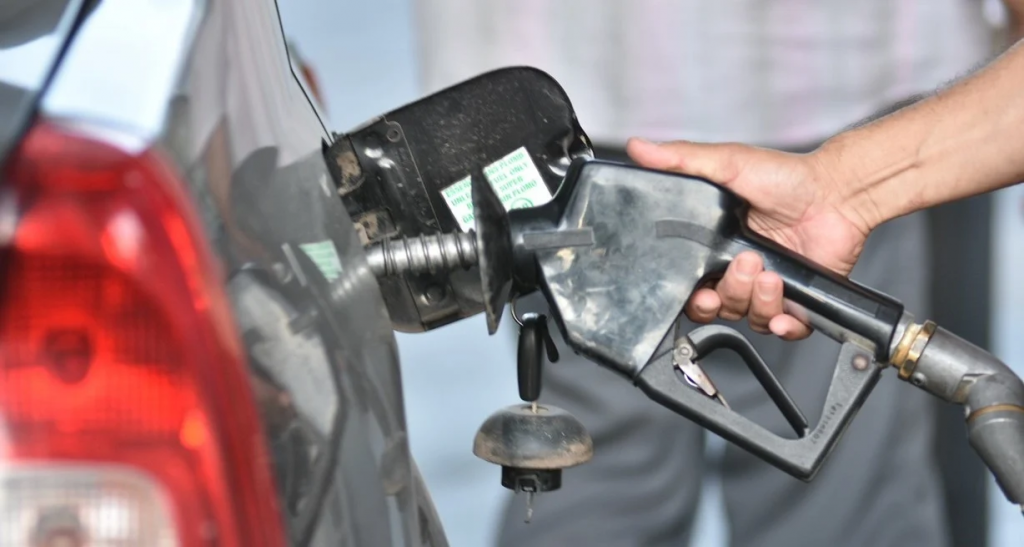 Suben los combustibles en medio de la crisis internacional