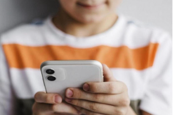 ¿A qué edad le diste un celular a tus hijos?: la recomendación de especialistas