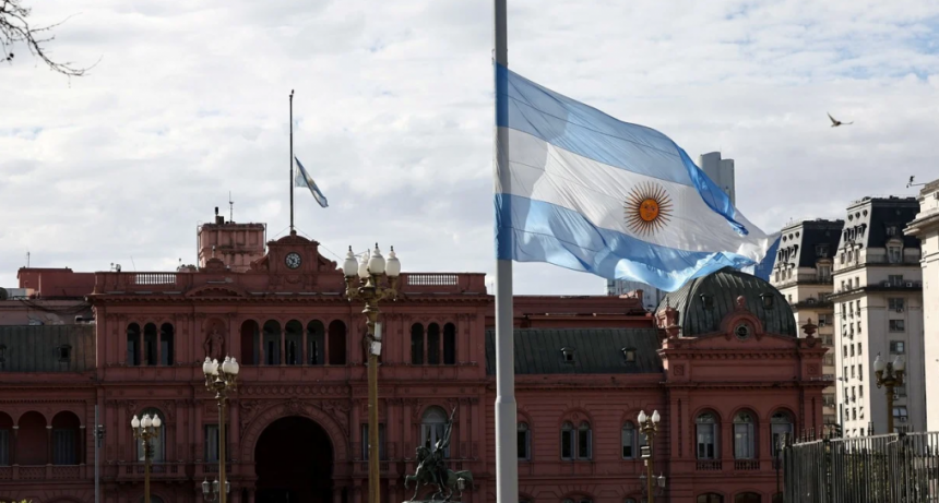 Casa Rosada prioriza el frente electoral y apura el plan de dolarización endógena