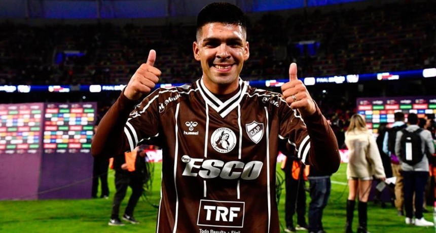 El santiagueño Fernando Juárez festejó en su tierra con Platense: 