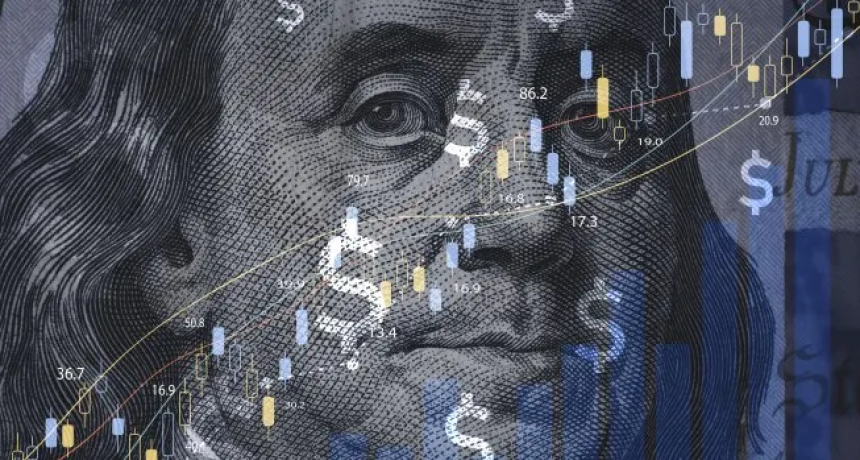 Por qué el dólar blue está más barato que el oficial y qué puede pasar en junio