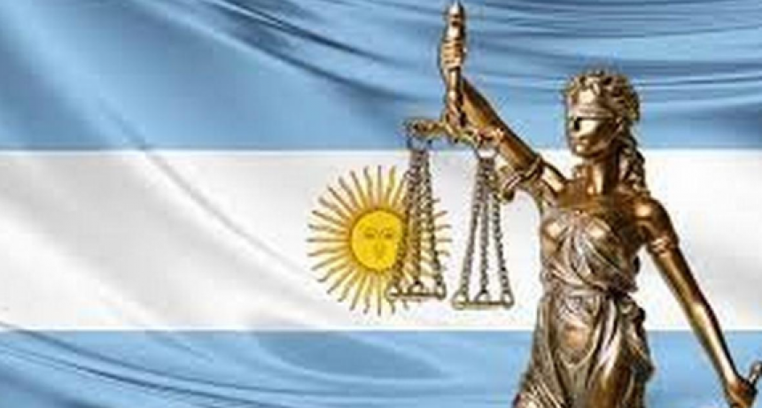 La máquina de lavar una mano con la otra