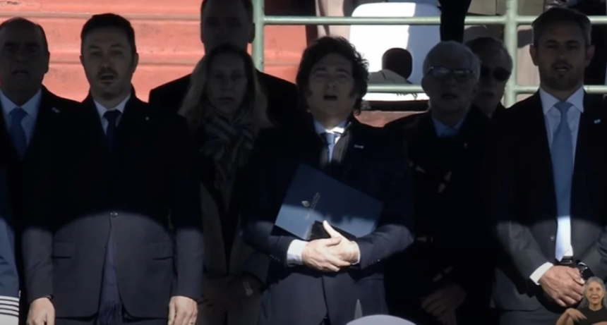 Javier Milei encabezó su propio acto por el Día de la Bandera en Buenos Aires